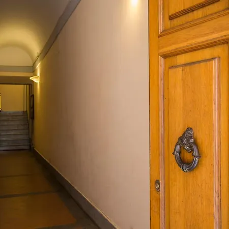 أورانج سويتس بيت ضيافة 4*